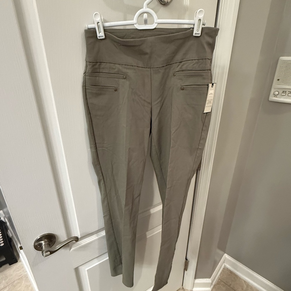 Dana Buchman Women’s Light Green Slacks
